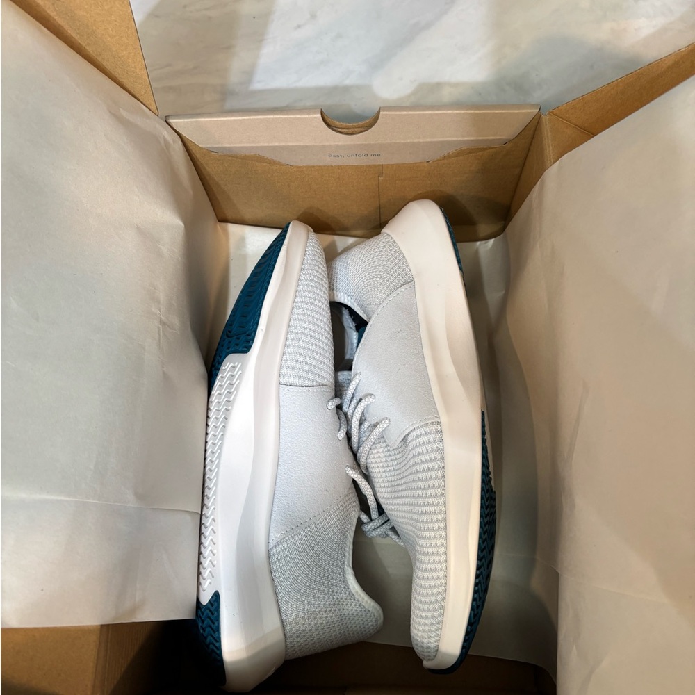 White Vessi waterproof tennis shoes women’s size 10.  New in box.